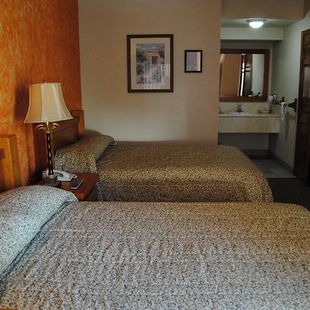 Hotel Suites El Paseo Ciudad Juárez Esterno foto