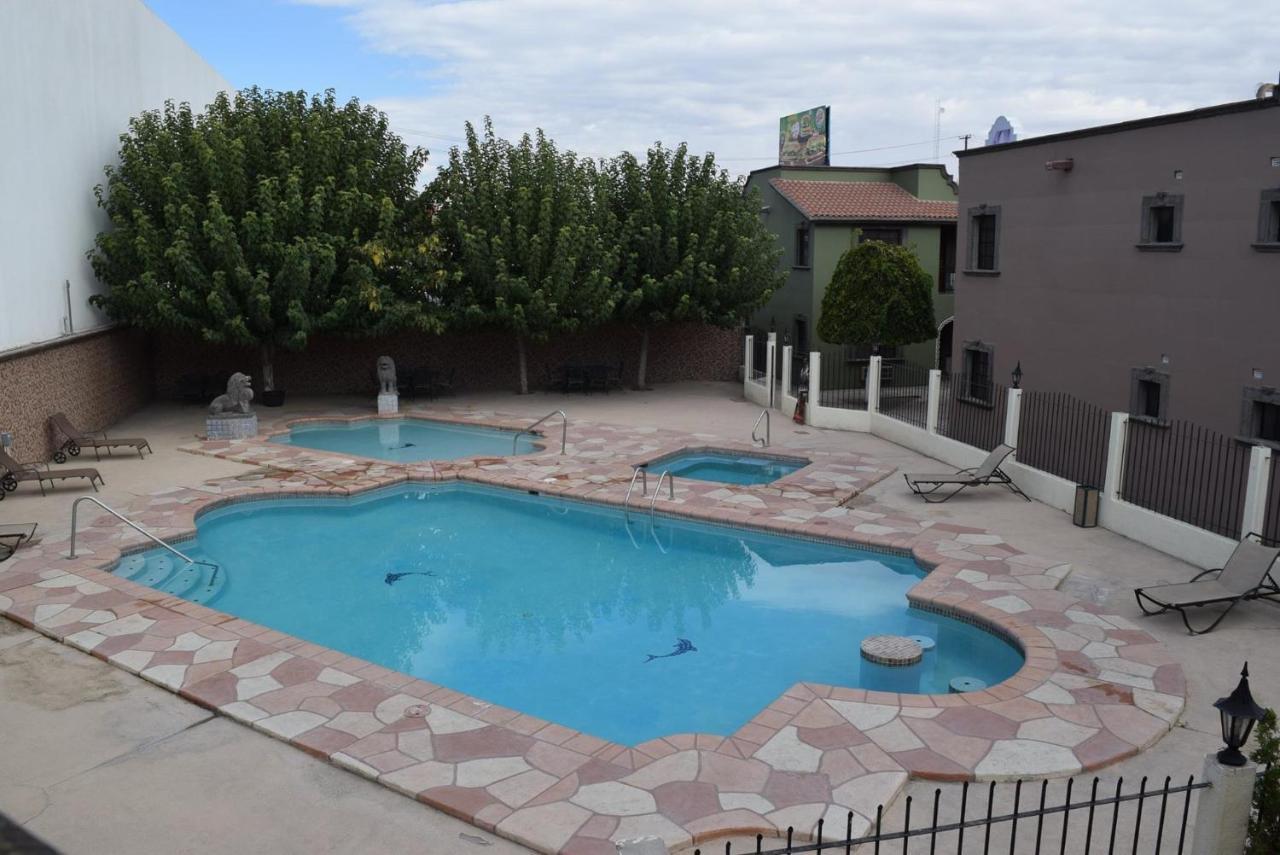 Hotel Suites El Paseo Ciudad Juárez Esterno foto