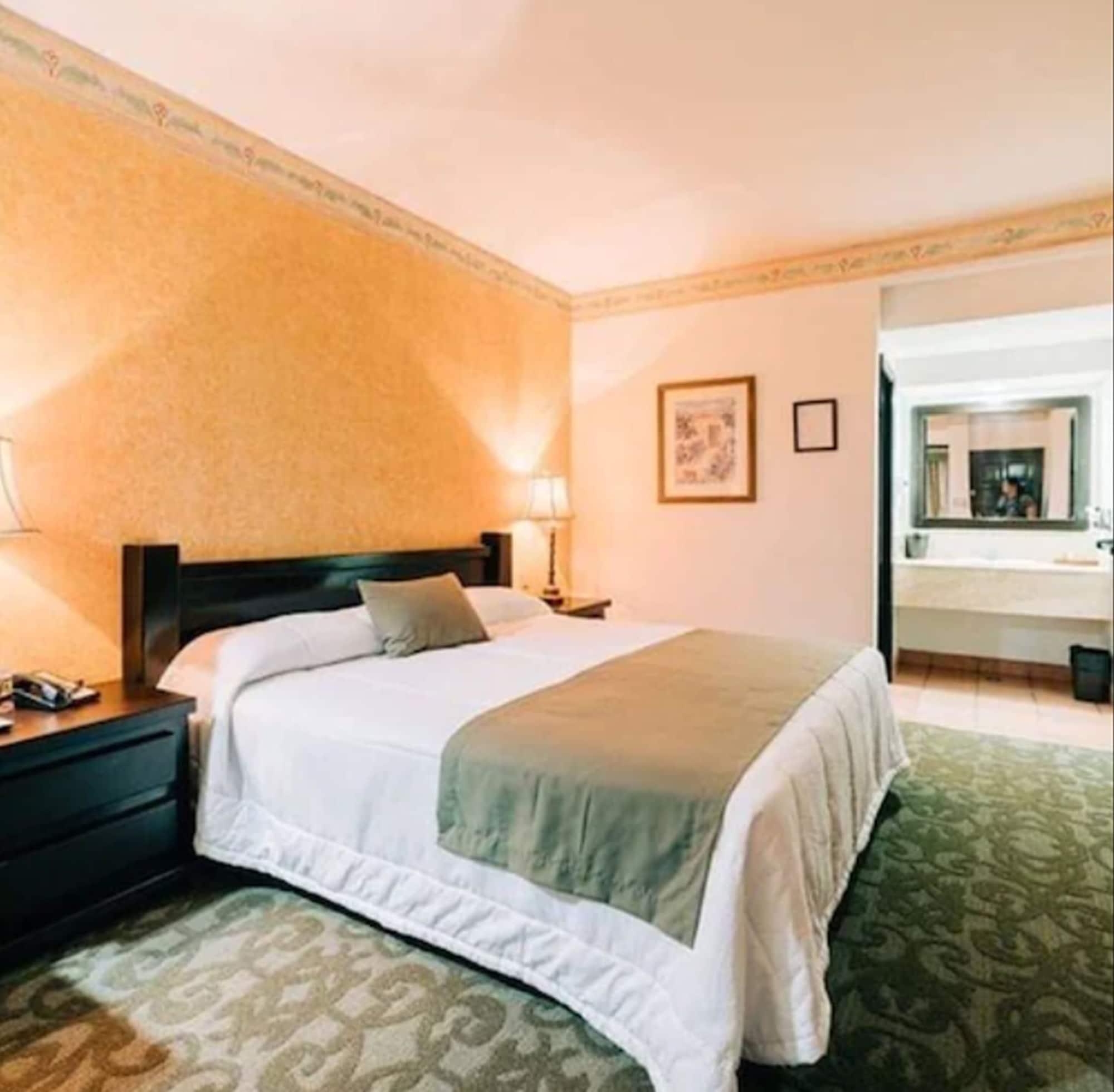 Hotel Suites El Paseo Ciudad Juárez Esterno foto