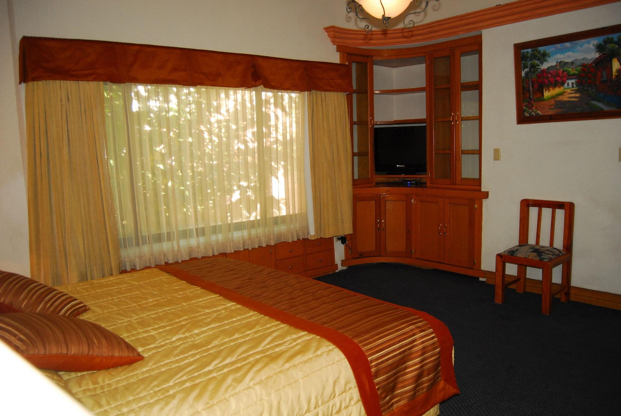 Hotel Suites El Paseo Ciudad Juárez Esterno foto
