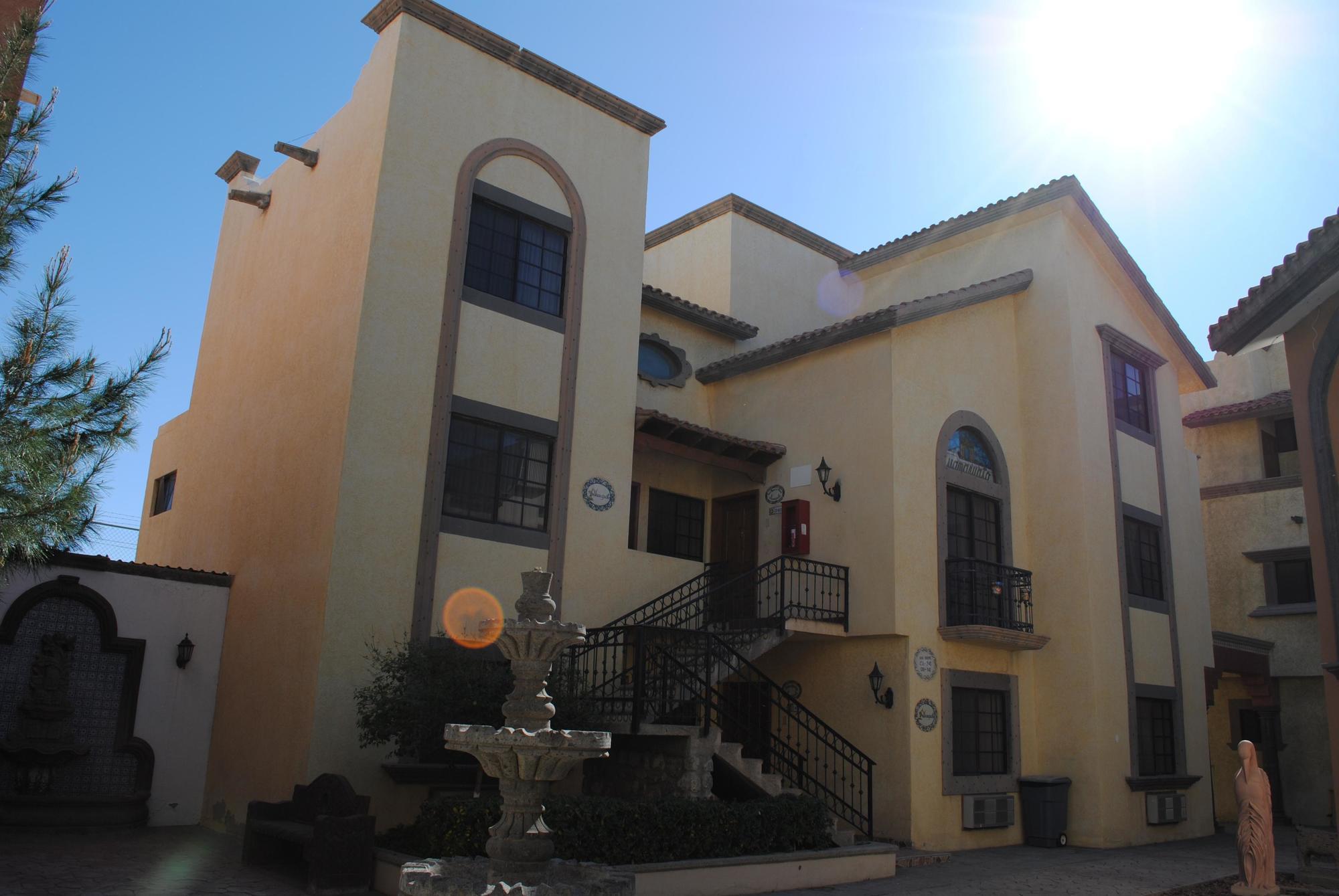 Hotel Suites El Paseo Ciudad Juárez Esterno foto