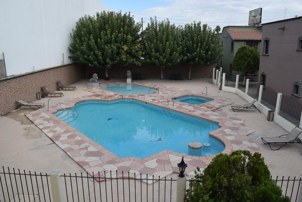 Hotel Suites El Paseo Ciudad Juárez Esterno foto