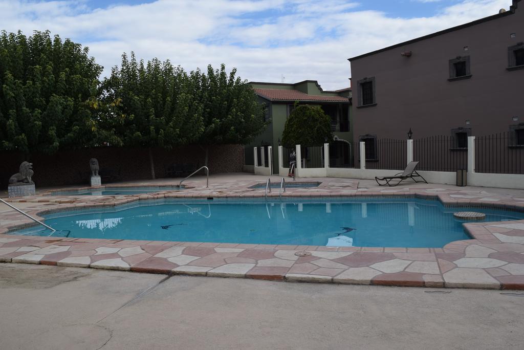 Hotel Suites El Paseo Ciudad Juárez Esterno foto