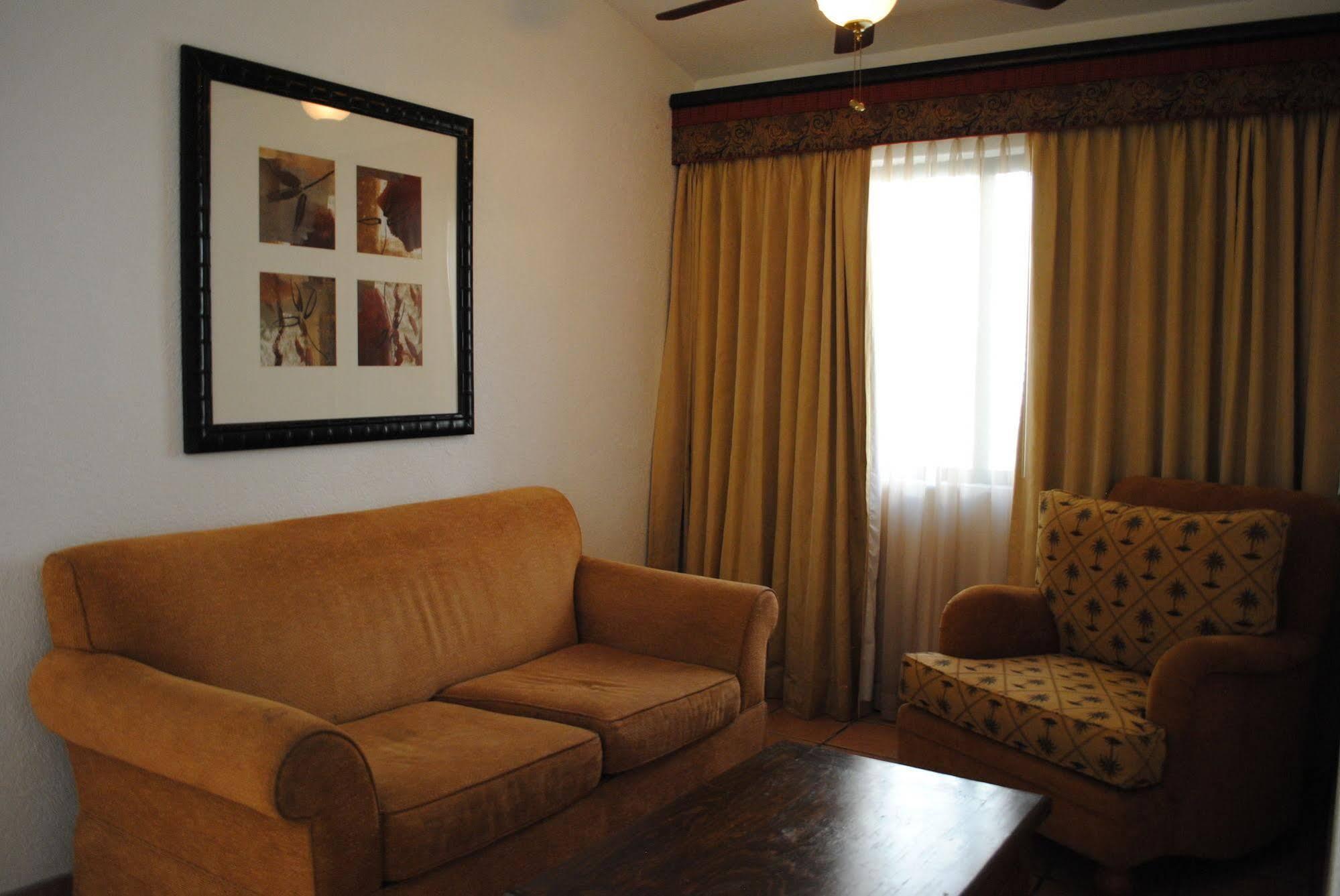 Hotel Suites El Paseo Ciudad Juárez Esterno foto